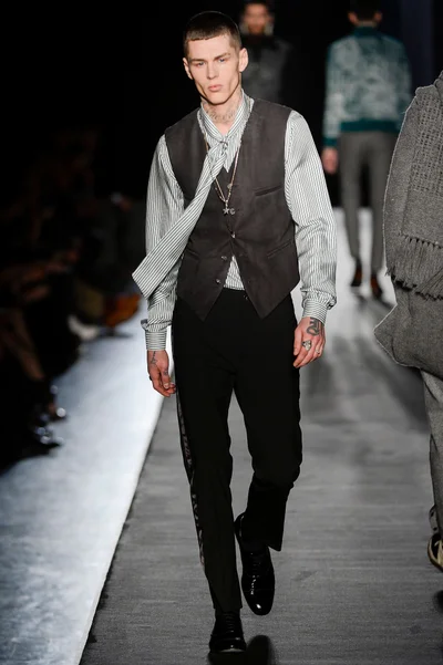 Look 30
